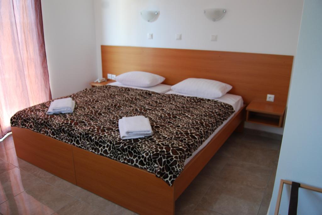 Hotel Ledras Gennadi Rum bild