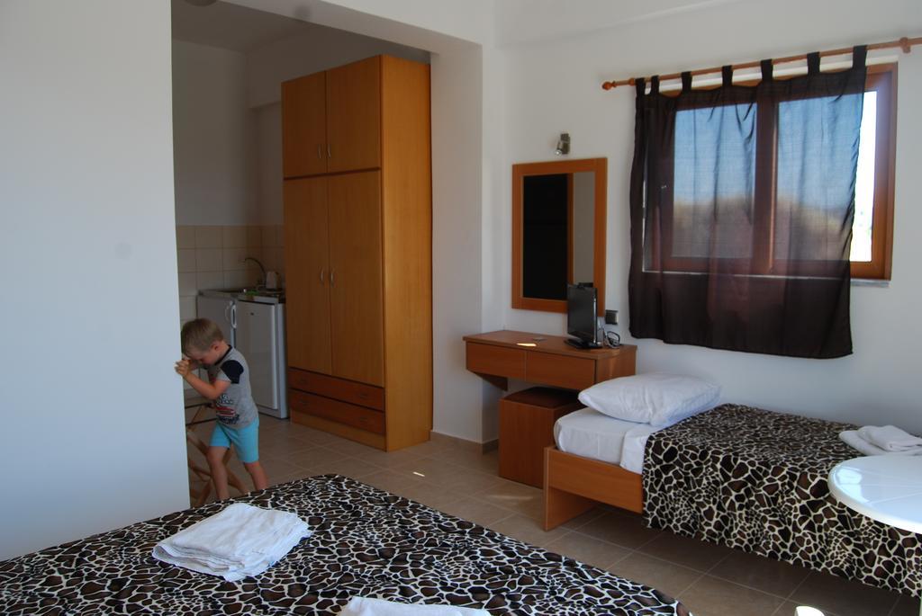 Hotel Ledras Gennadi Exteriör bild